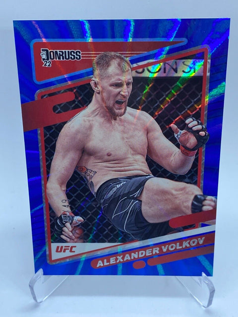 2022 PANINI DONRUSS UFC (#33) ALEXANDER VOLKOV BLUE HOLO LASER PARALLEL CARD